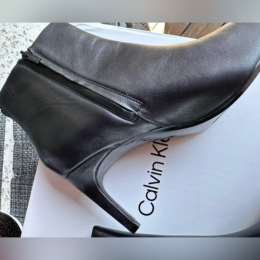 NEW! Calvin Klein Senly Boots - Picture 3 of 6
